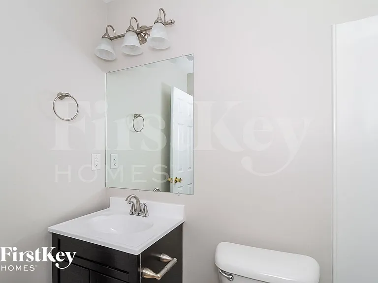 530 Martha Ct — Photo 13