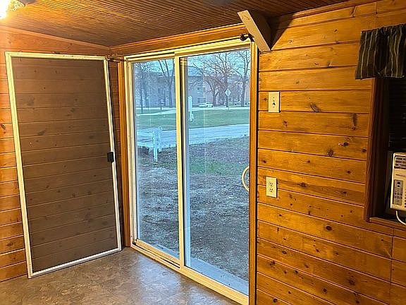 5th image of 404 Wadena Rd #201