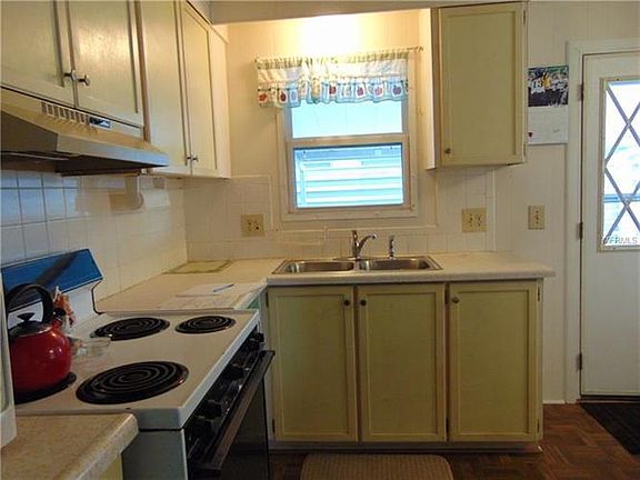3rd image of 1004 Belmont Cir