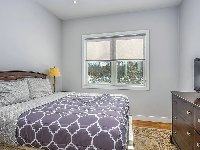 50 Squires Blvd — Photo 13