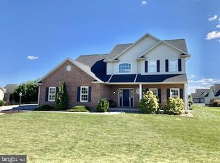 28 Summer Breeze Ln, Chambersburg, PA 17202