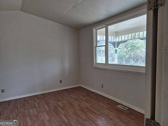 5th image of 1740 5th Ave W