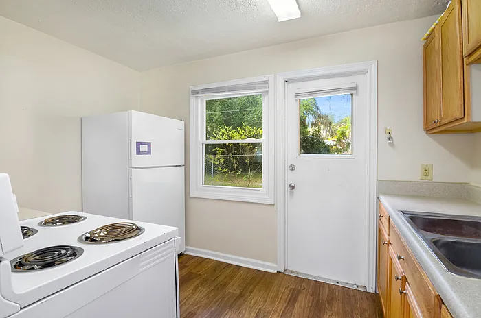 1220 W Dixie Ave — Photo 8
