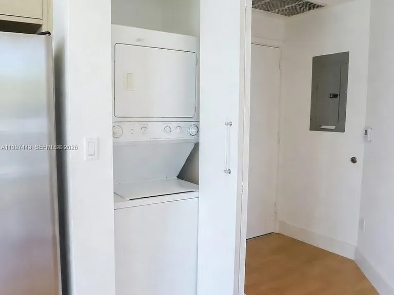 350 NE 24th St #601 — Photo 12