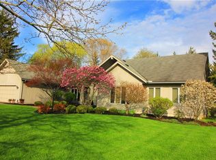 90 Heatherstone Ln, Rochester, NY 14618