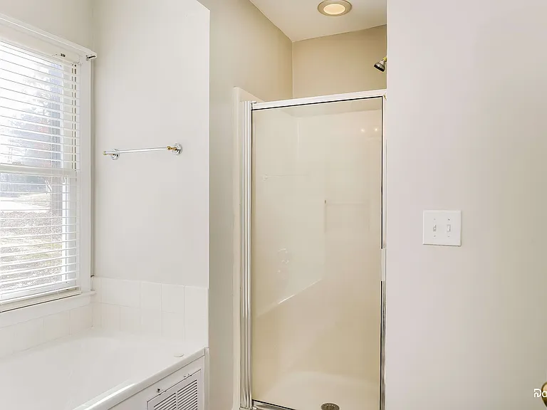 4015 Sherry Ct — Photo 12
