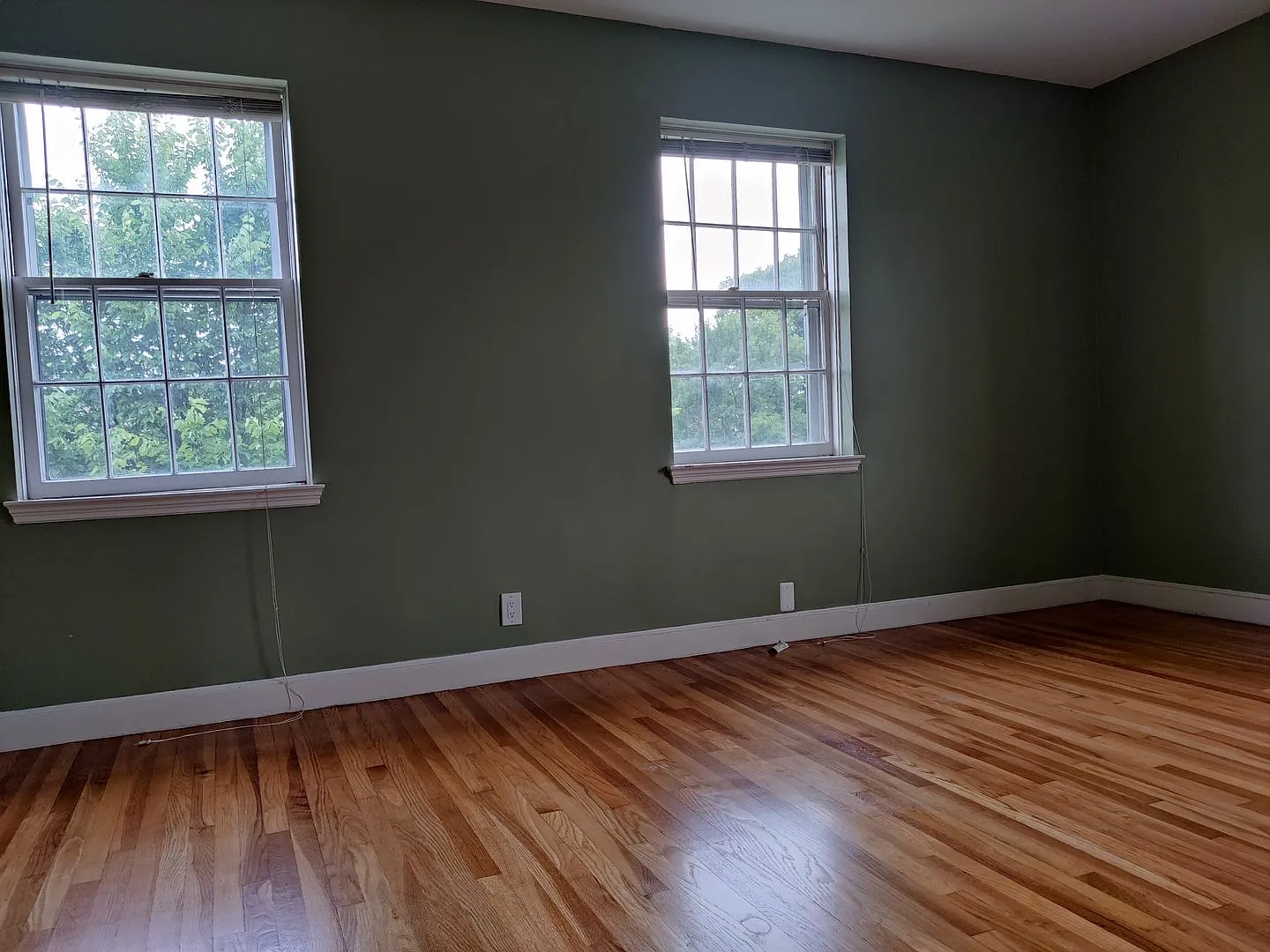 No Brokers Fee, In-Unit Washer and Dryer, Heat, Hot Water Included, Parking is Available. — Photo 2