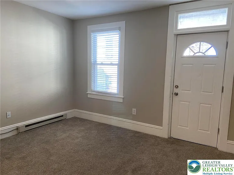 810 Pine St — Photo 16