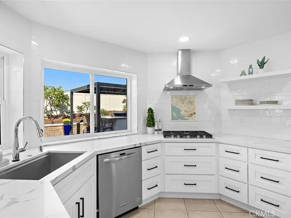 2042 Redwood Crst, Vista, CA 92081