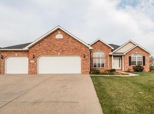 529 Fieldview Dr, Smithton, IL 62285