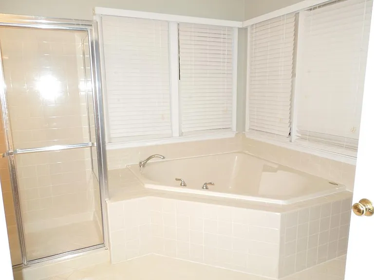 3945 Kathryn Jean Ct — Photo 20