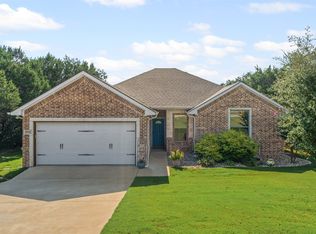 2711 San Gabriel Dr, Granbury, TX 76048