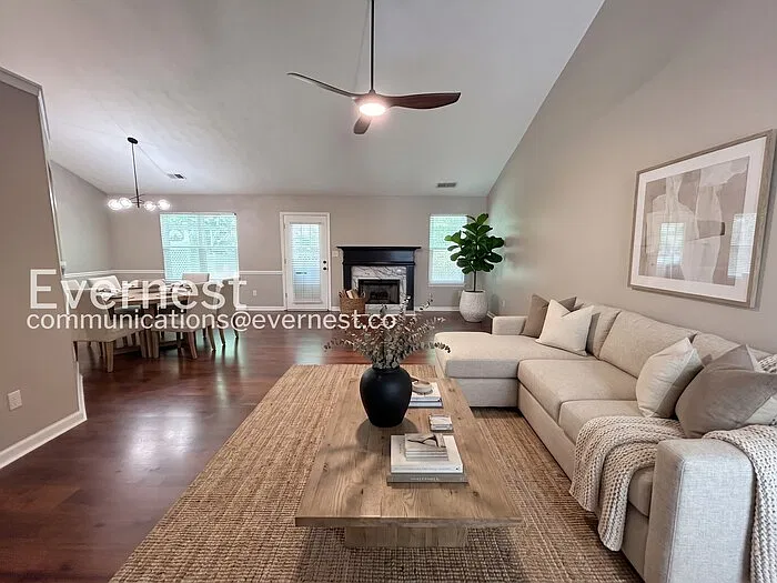 3 bed, 2.0 bath, 1907 sqft, $2,000 — Photo 2