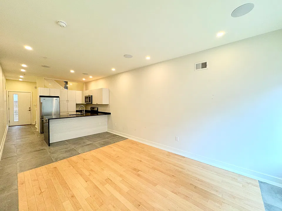 2302 E Dakota St
