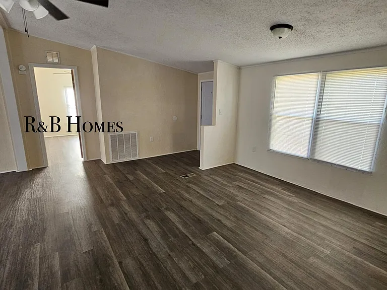 326 Johnston Dr — Photo 11