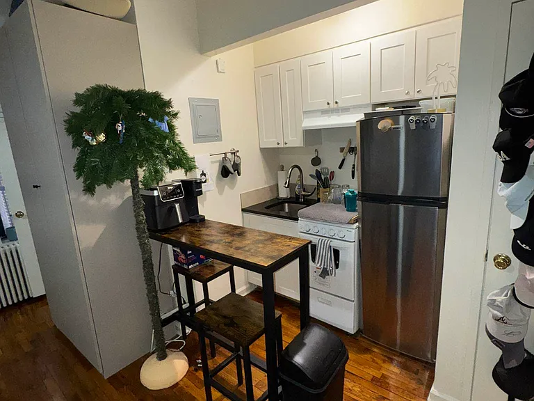 226 E 29th St #4D — Photo 3