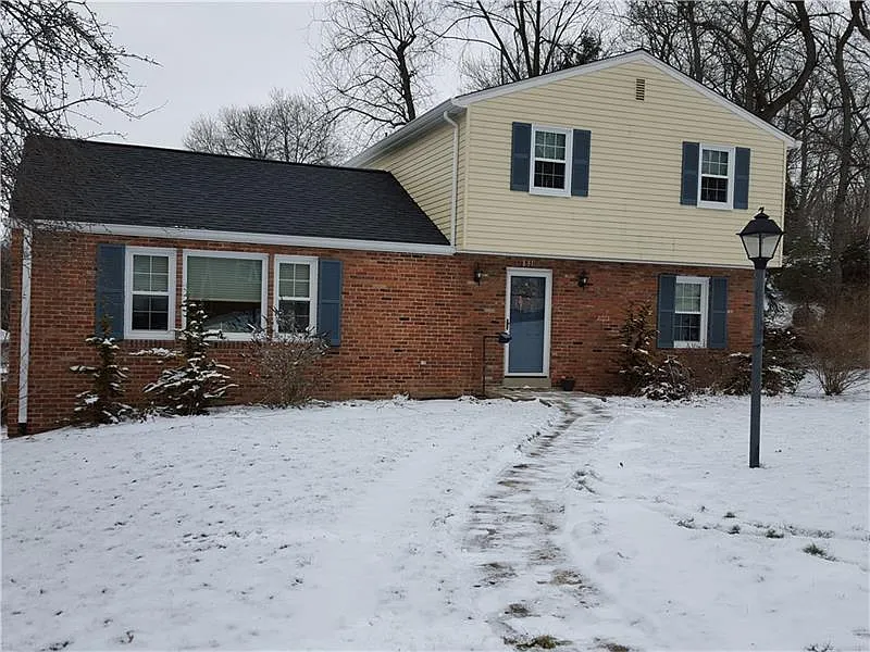 831 Washington Dr photo 1