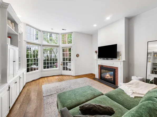 40 Joy St APT 9, Boston, MA 02114
