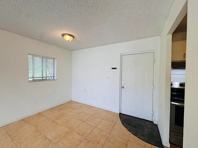 1068 N Benoist Farms Rd #302 — Photo 26