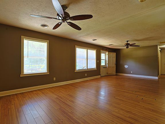 2nd image of 558 Cedar Dr.