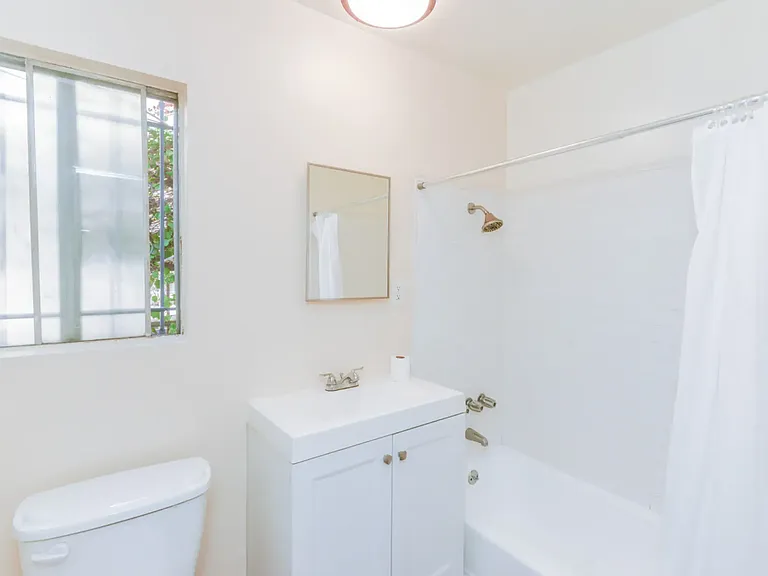 2042 S Corning St #C1 — Photo 11