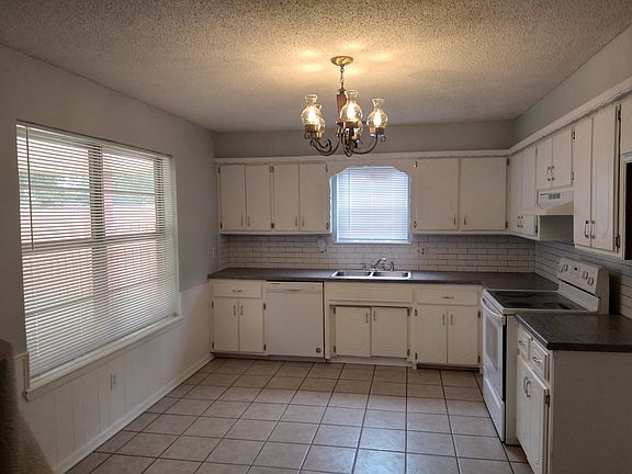 Updated kitchen and dining area with glass top stove, garabage disposal, dishwasher and water to refrigerator.