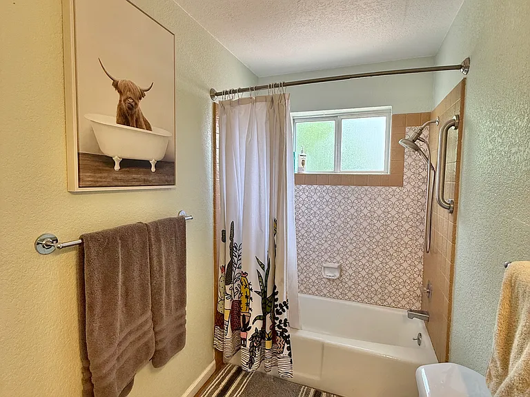 1120 S Hereford Ave — Photo 21