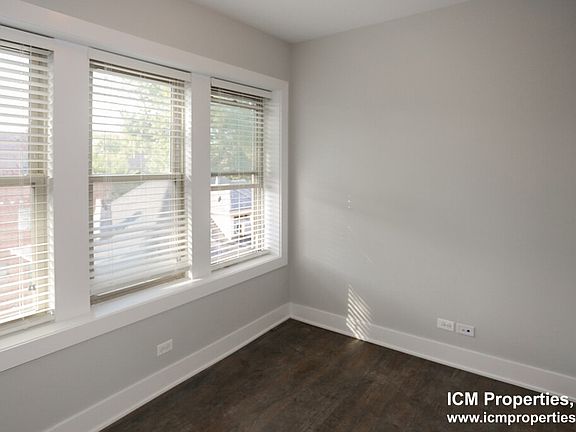 4th image of 3916 N Janssen Ave #2N