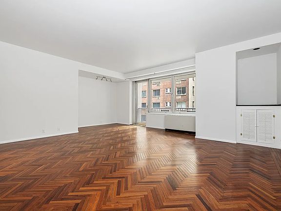 3rd image of 216 E 47th St #3