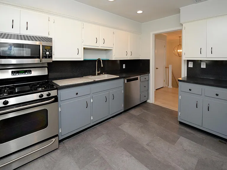 43 Spruce Ave — Photo 6