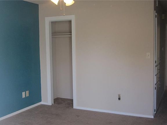4th image of 220 Mount Vernon Dr