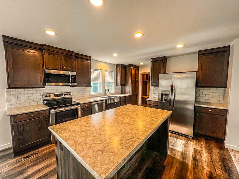 1st image of 1090 E Park St #1090