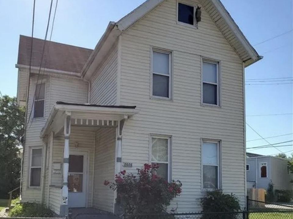 1st image of 2064 W 44th St