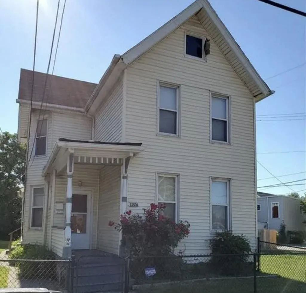 2064 W 44th St photo 1