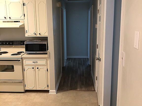 4th image of 2919 Creekside Dr