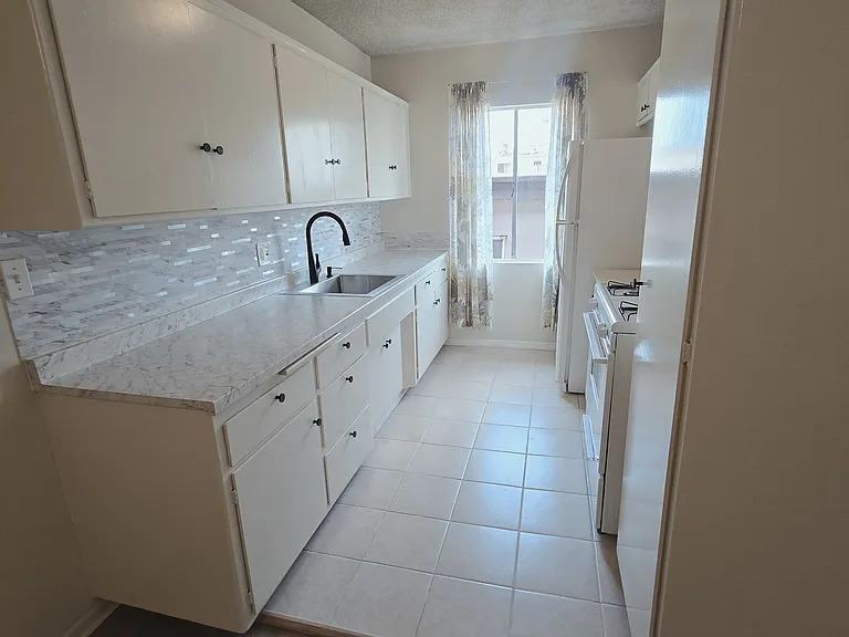 526 S Saint Andrews Pl #28 — Photo 13