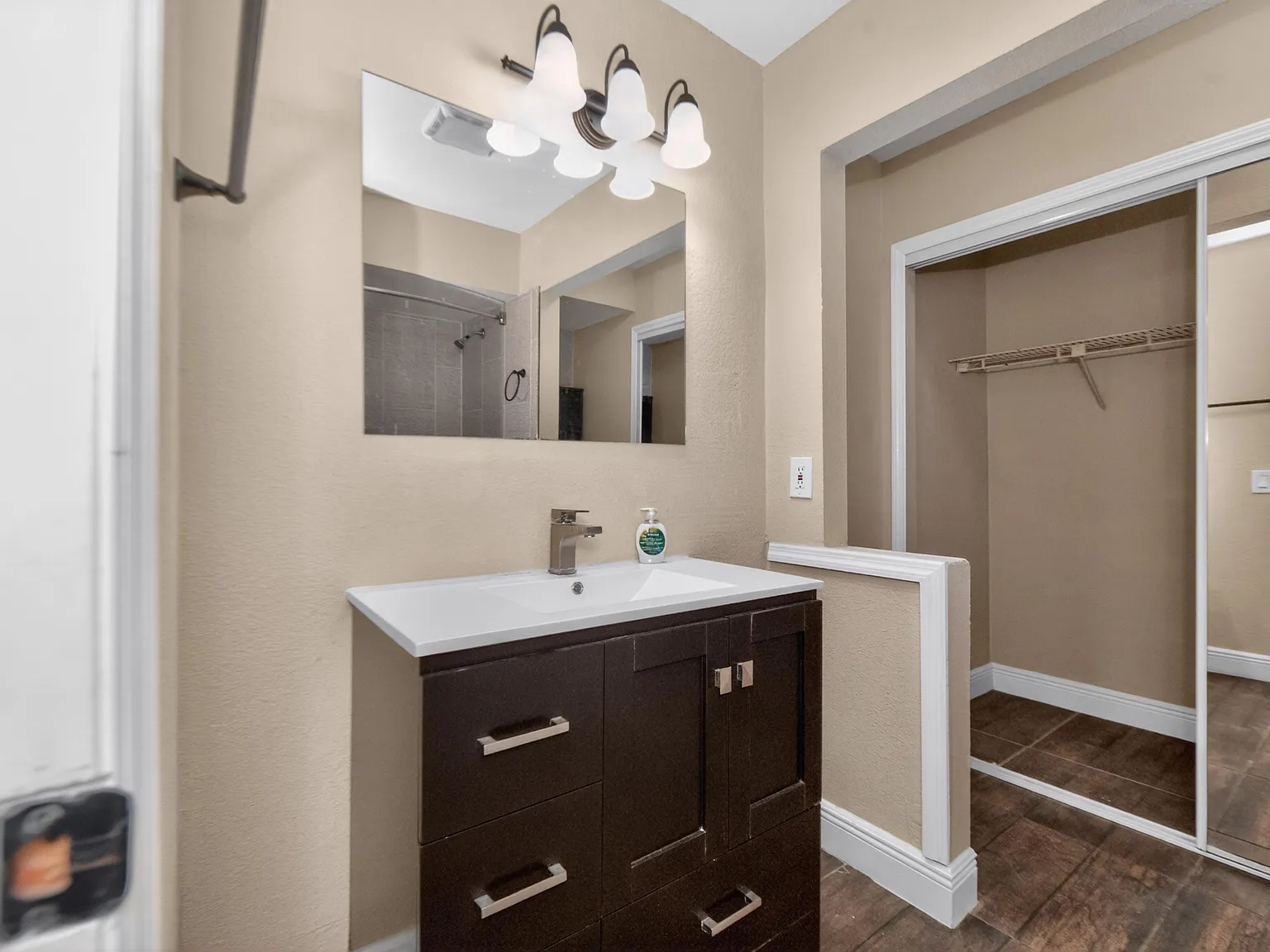 4 bed, 2.0 bath, 1500 sqft, $910 — Photo 3