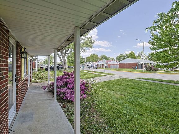 3rd image of 3742 Autumn Rd