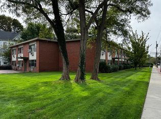 70 Ireland Pl APT 3, Amityville, NY 11701