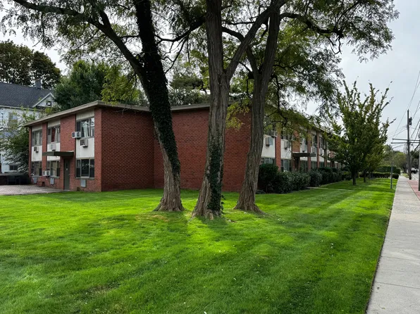 70 Ireland Pl APT 3, Amityville, NY 11701