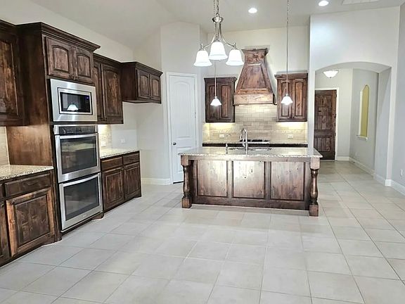 3rd image of 1021 Pampa Dr