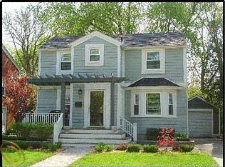 35 Maplefield Rd, Pleasant Ridge, MI 48069