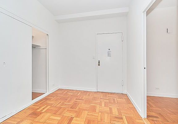 4th image of 412 E 55th St APT 3E