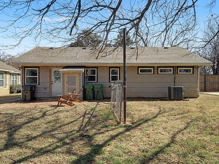 422 N Pecan St — Photo 24