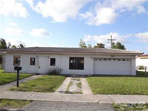 4th image of 963 NE 163rd St