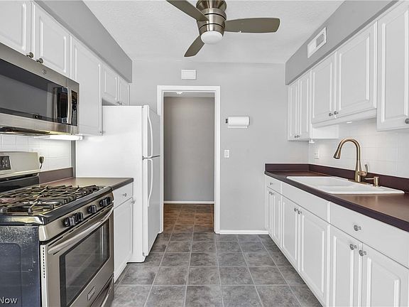 4th image of 20466 Williamsburg Ct #208B