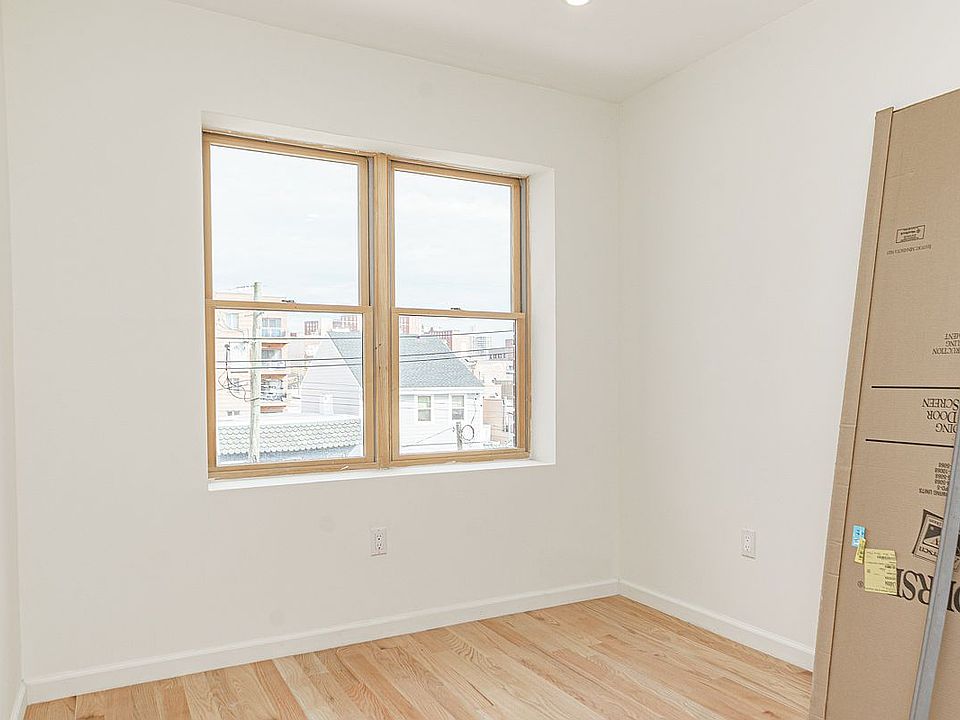 1st image of 2828 W 17th St #4