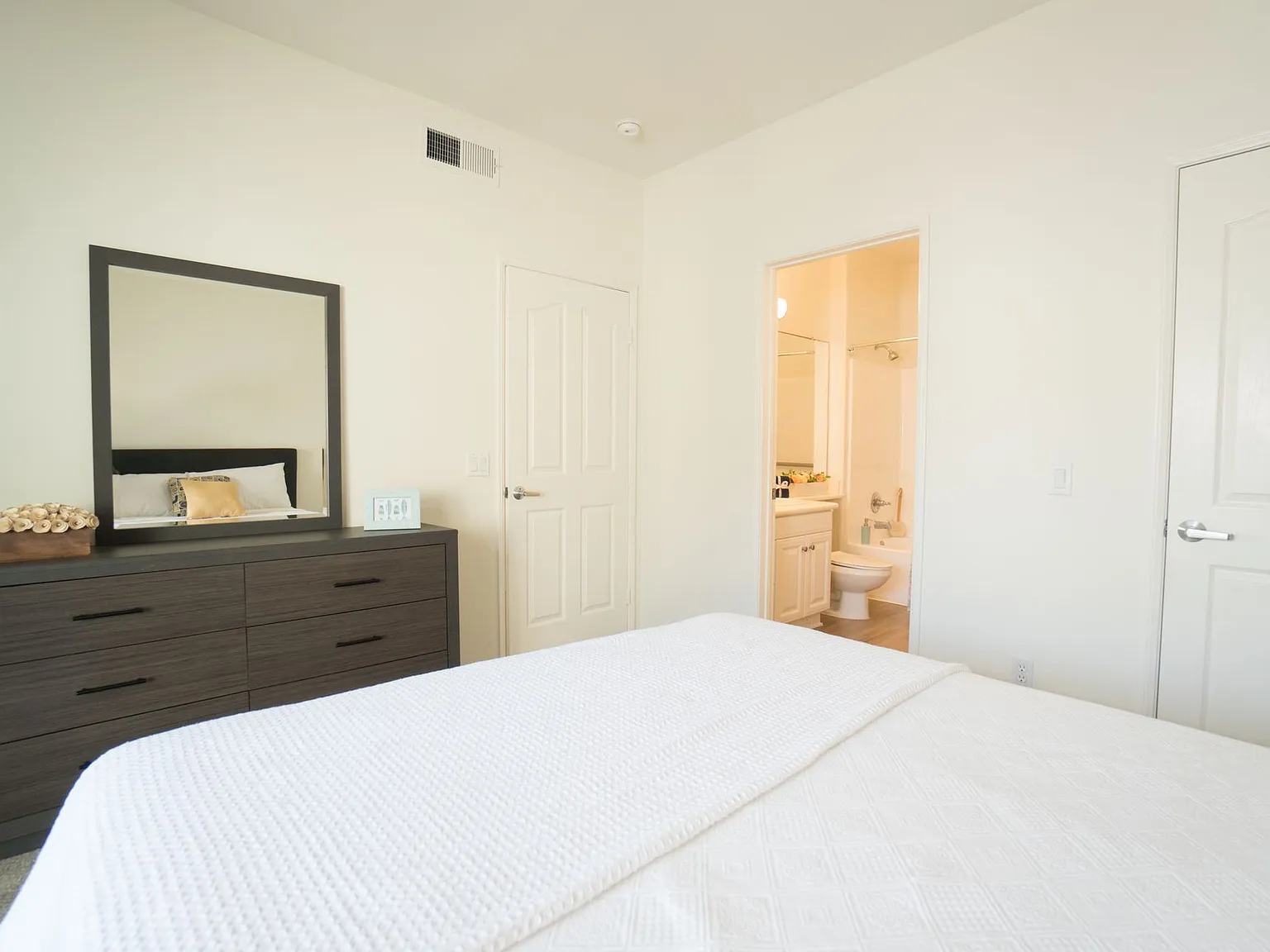 Via Ventura Apartments — Photo 3