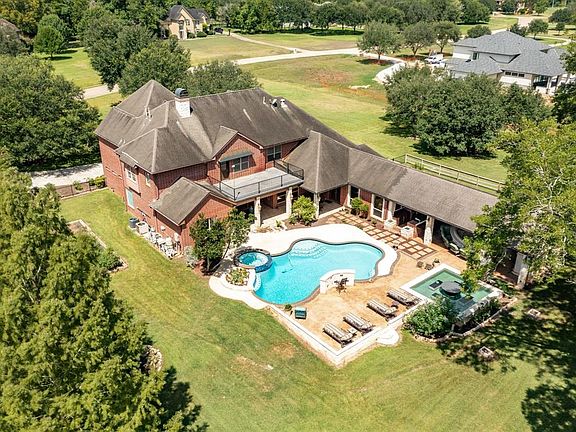 3rd image of 8607 Halls Retreat Ct