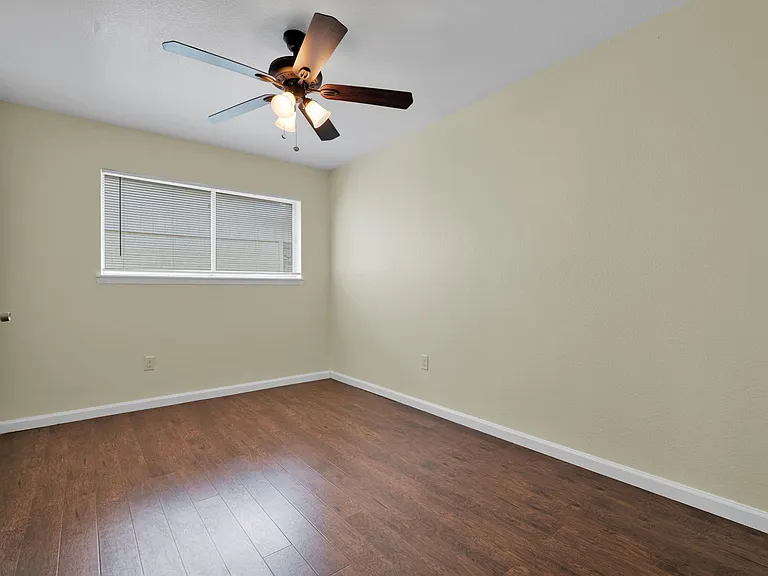 417 E Lindbergh Blvd — Photo 10